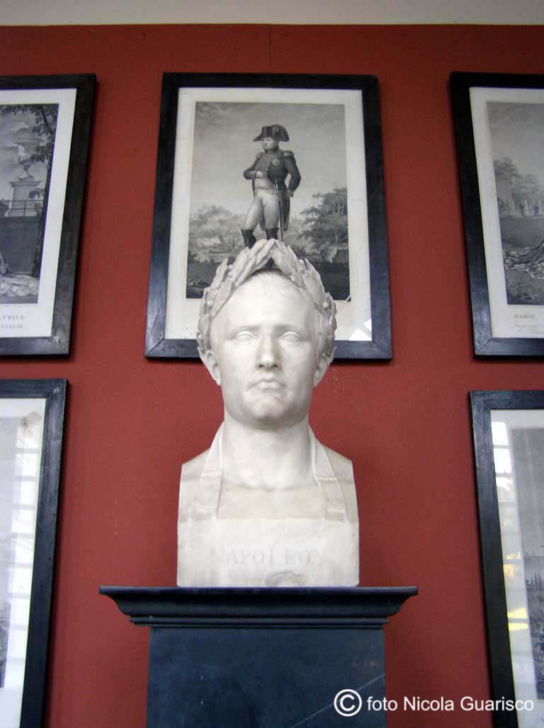 busto di napoleone bonaparte all'interno di villa melzi a bellagio sul lago di como