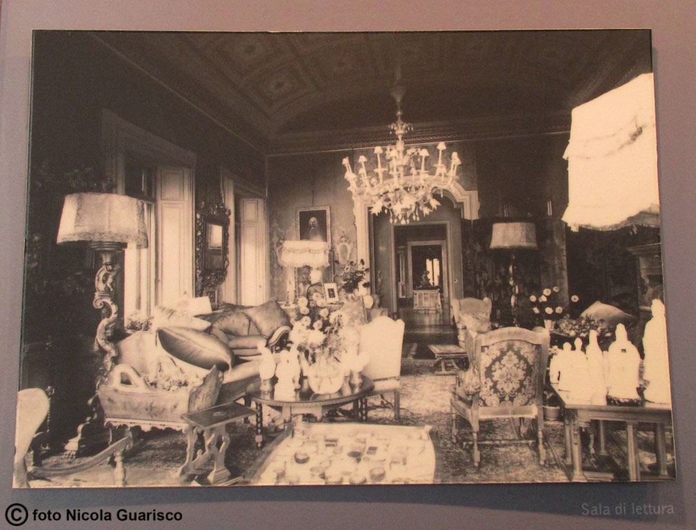 foto d'epoca della residenza di luchino visconti, sala interna di villa erba a cernobbio sul lago di como