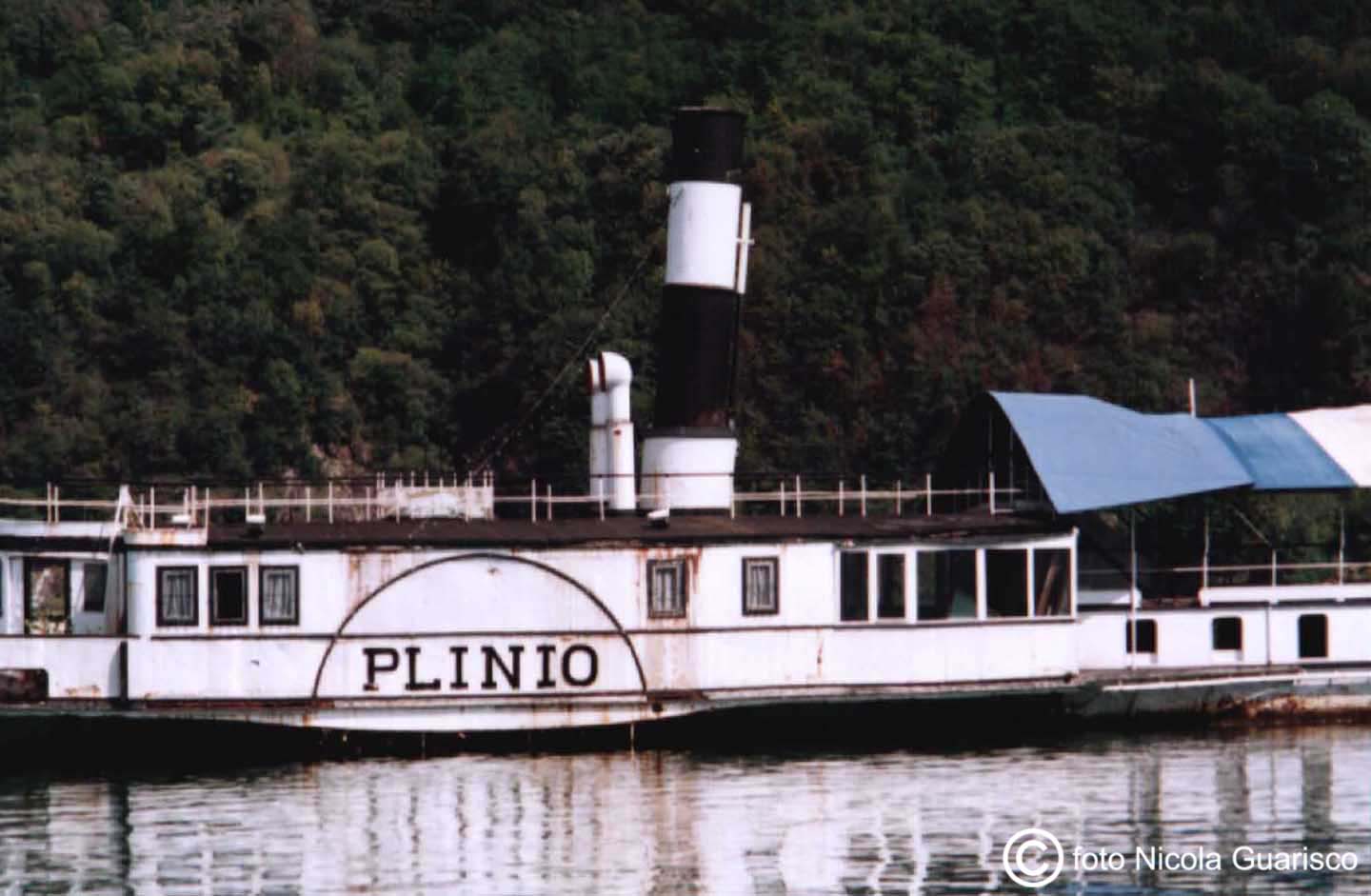 relitto del piroscafo plinio sul lago di mezzola, vecchia imbarcazione storica in disarmo della navigazione laghi del lago di como