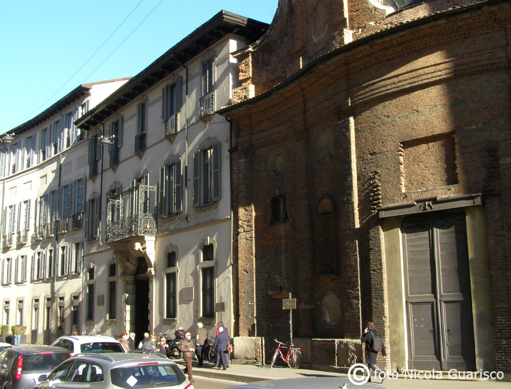 casa di arturo toscanini a milano in via durini con balcone all'andalusa