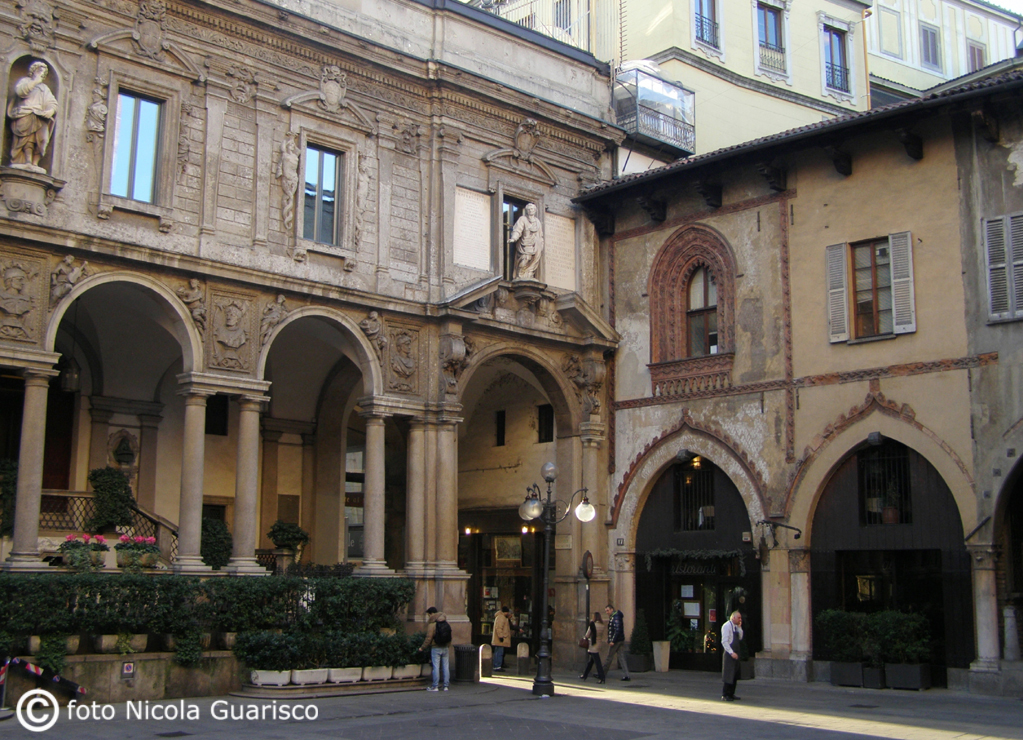 palazzo delle scuole palatine a milano in piazza mercanti